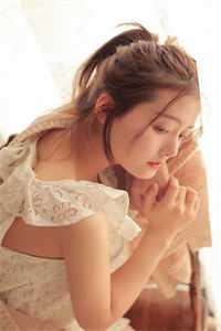 推开我解他衣服的手