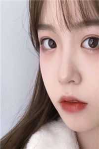 文件柜鲜红的一角