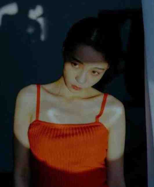 在发财树后