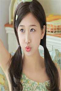 在桌子上脸上