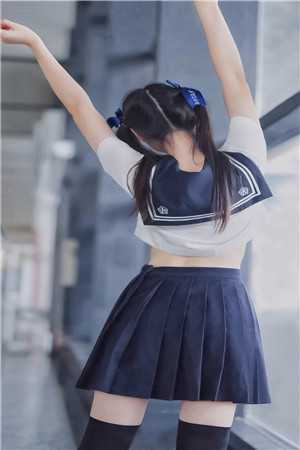下山走出寺庙