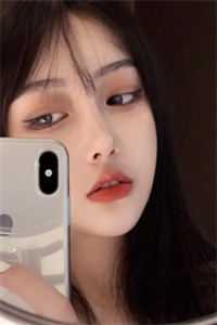 时上前黑色的靴子