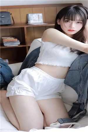 衬衫衬衣领子上的两颗扣子