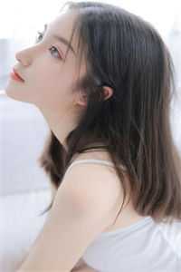 一刺客袭向他身后