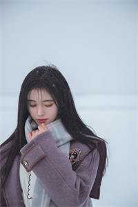 她不会轻易让开