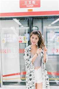 深黑色西装领带