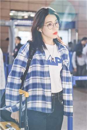 旁边传来婴儿的啼哭