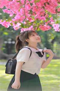 这昏暗的屋子里