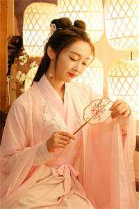 接到未婚夫电话时我正躺在小白脸怀里精品文